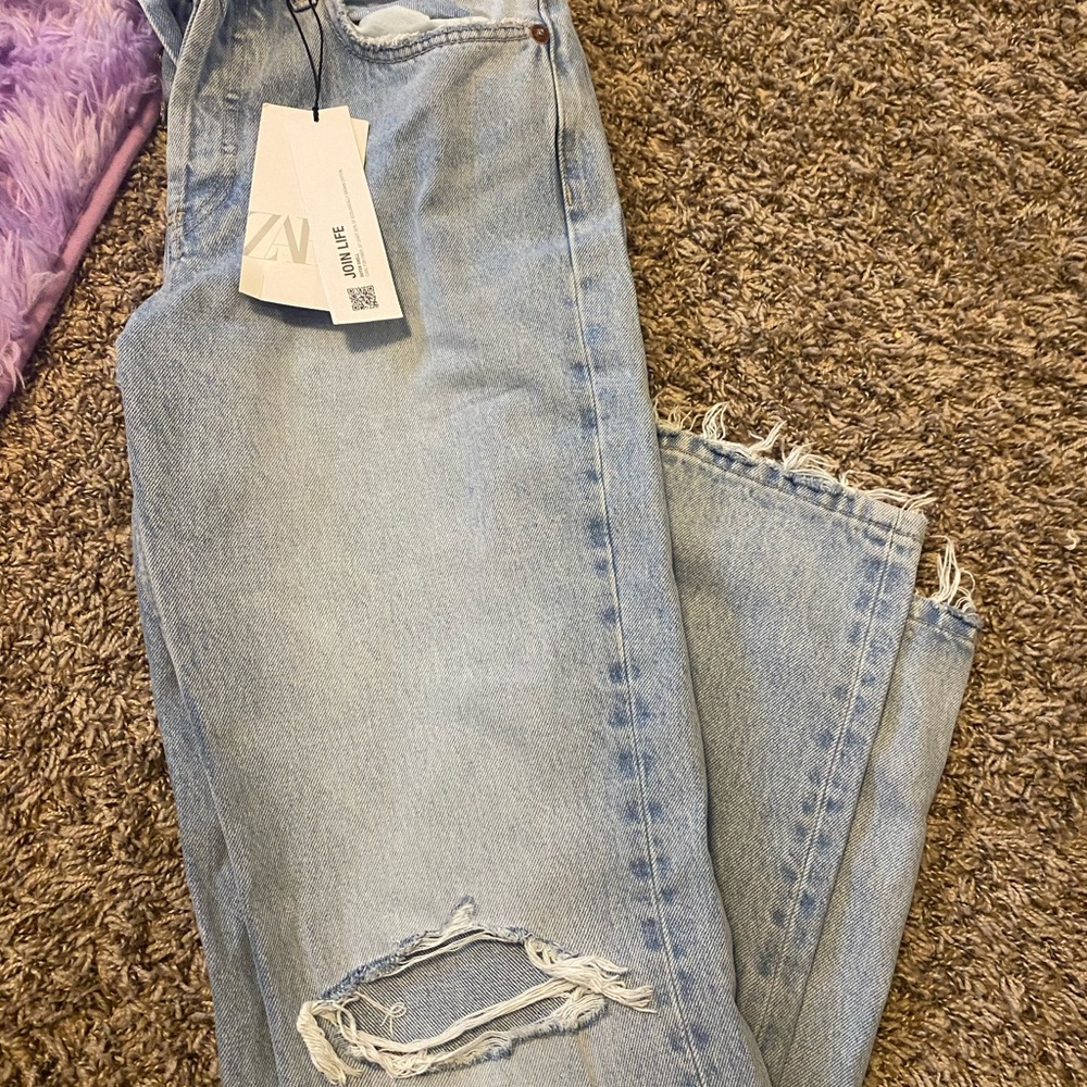 Brand new with tags size US 6 straight leg light washed Zara jeans